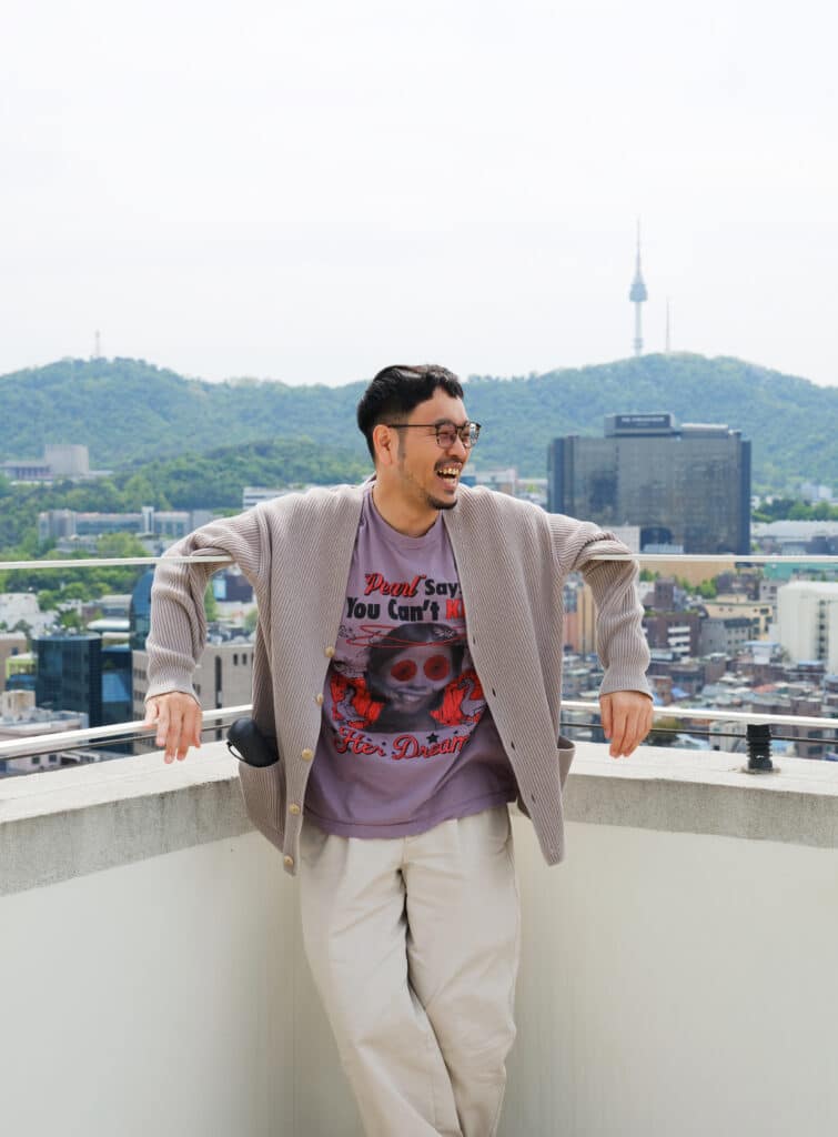 옥상난간에걸친남자