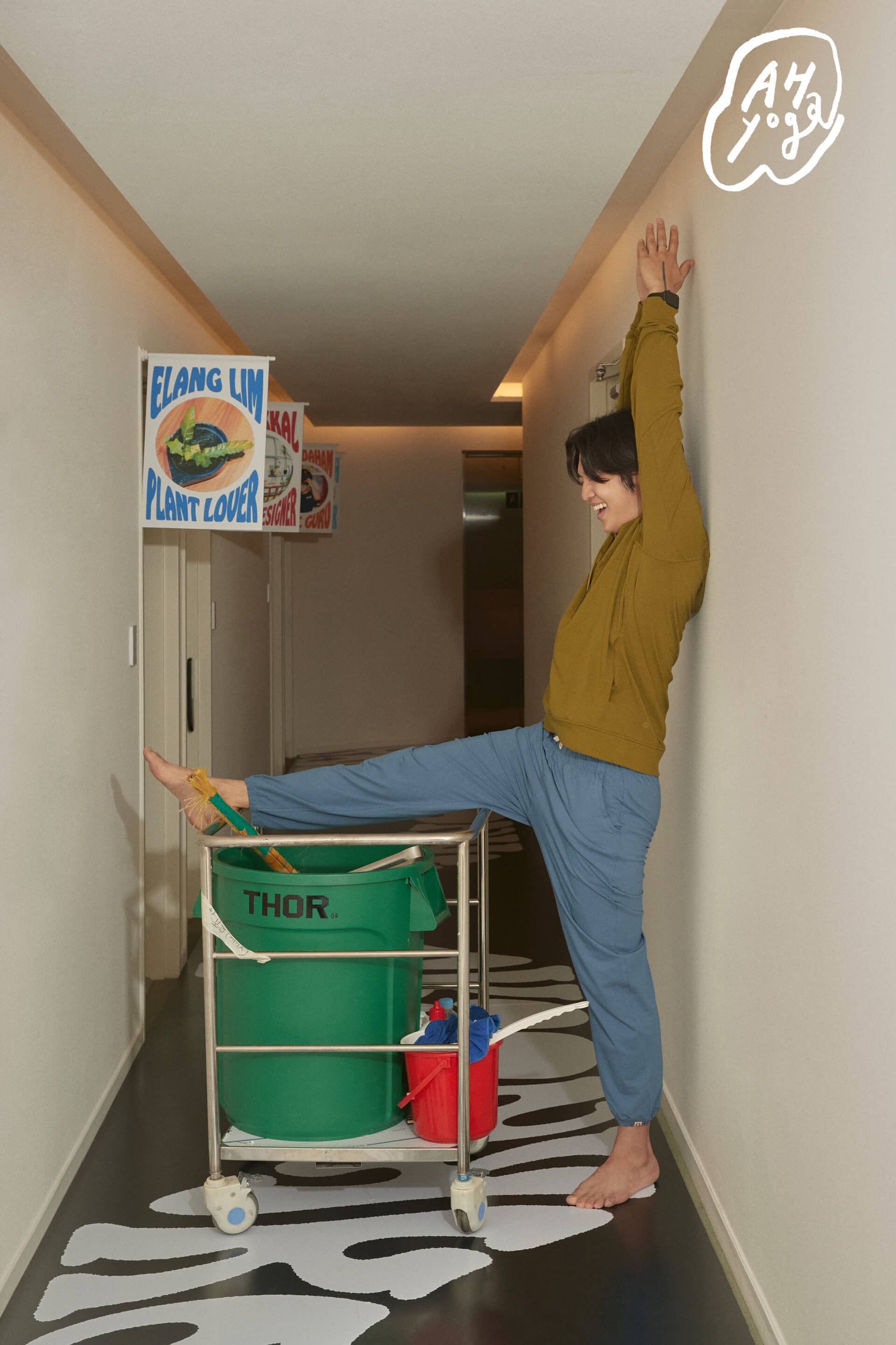 손모으고다리뻗는남자